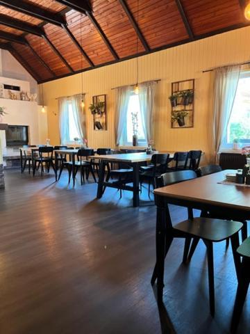 Penzion & Restaurace U Vily Sezimovo Usti Exterior foto