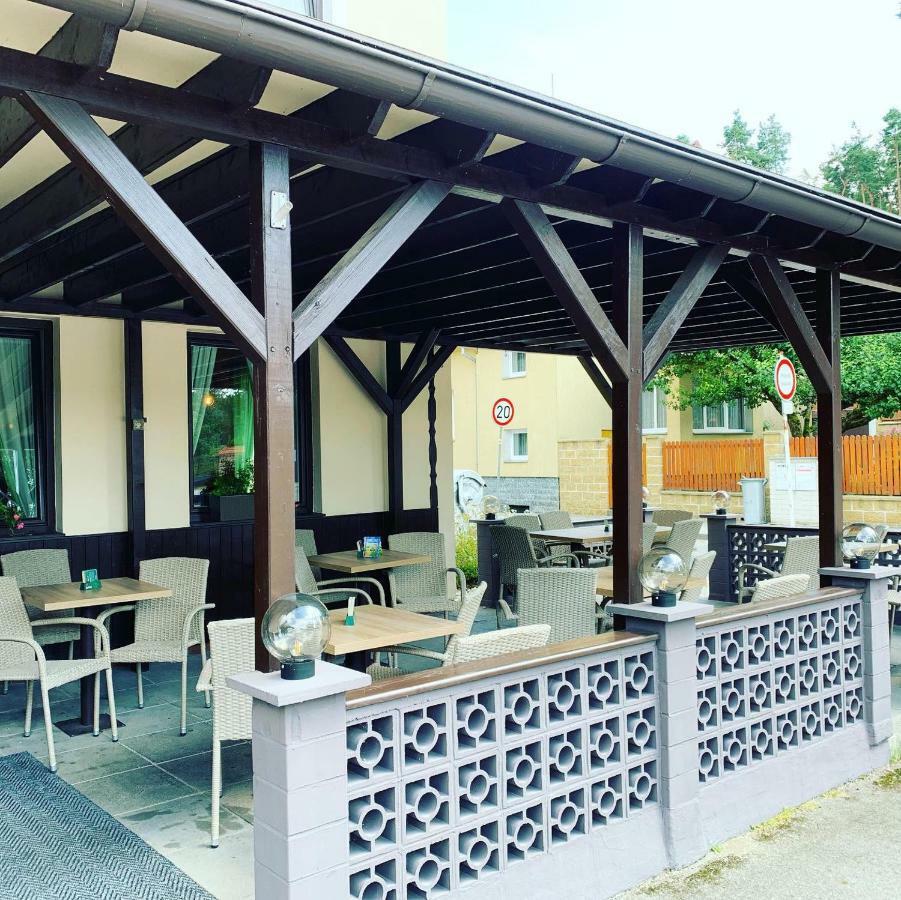 Penzion & Restaurace U Vily Sezimovo Usti Exterior foto